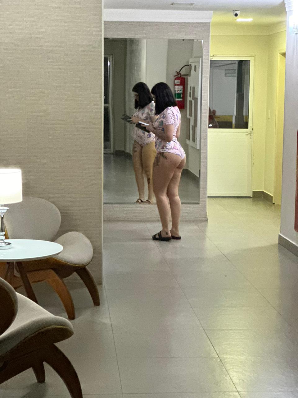 Influencer mostra “bumbum congelado” ao ...